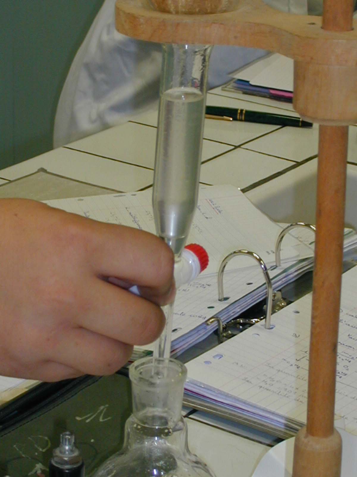 decantationampoule1.JPG (107701 octets)